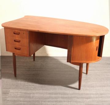 Deens jaren 60 teakhouten vintage design bureau  beschikbaar voor biedingen