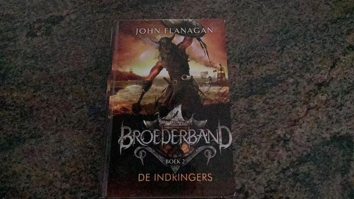 John Flanagan - De indringers, Boeken, Kinderboeken | Jeugd | 10 tot 12 jaar, Zo goed als nieuw, Fictie, Ophalen of Verzenden