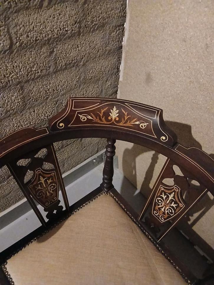 Antieke hoekstoel met inlegwerk, Antiek en Kunst, Antiek | Meubels | Stoelen en Banken, Ophalen of Verzenden
