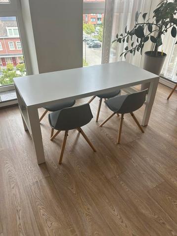 Ikea Pahl bureau zgan met 4 Nous kids stoelen zgan beschikbaar voor biedingen