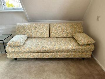 Bedbank met lattenbodem beschikbaar voor biedingen