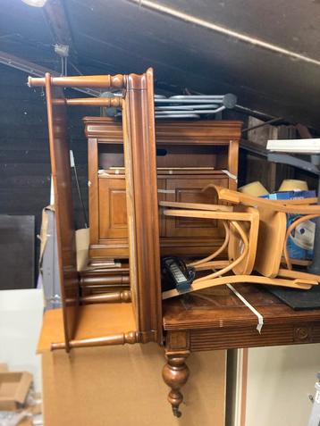 Meubels/tafels/kasten/stoelen beschikbaar voor biedingen