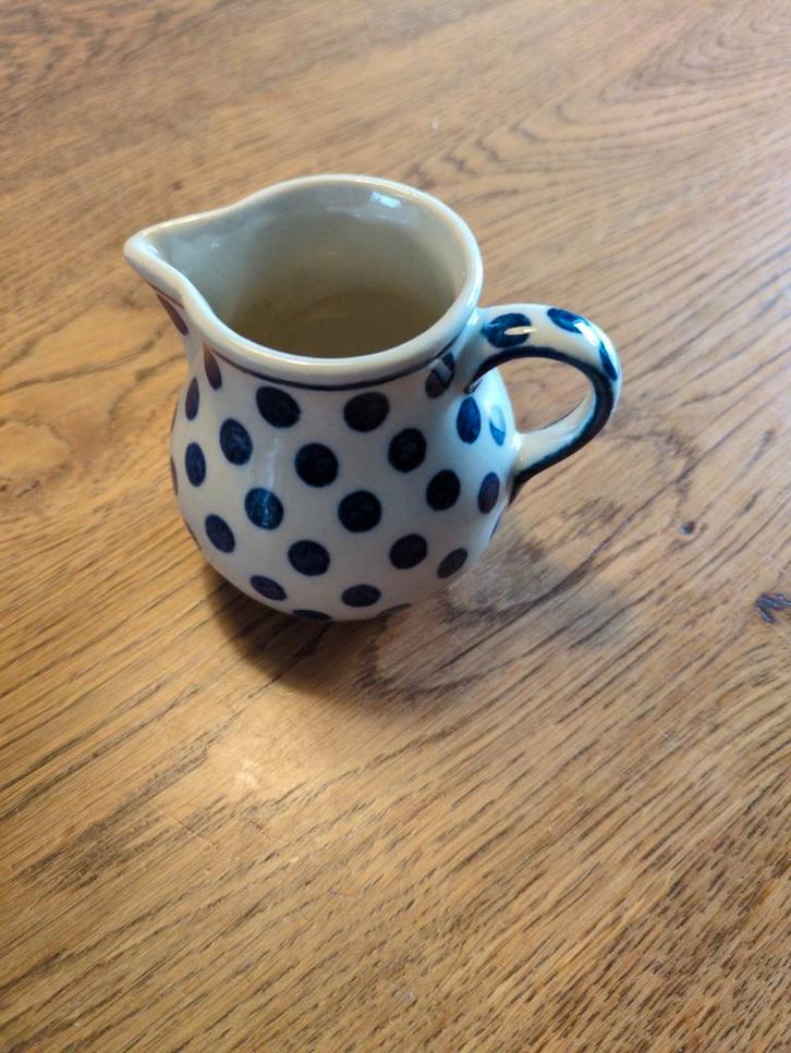 Bunzlau Melkkannetje met Blauwe Stippen, Huis en Inrichting, Keuken | Servies, Gebruikt, Overige typen, Overige stijlen, Aardewerk