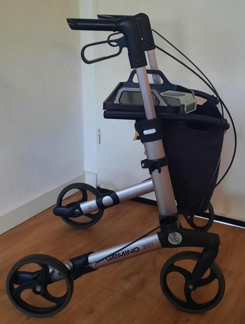 Rollator Merk: Gemino 30 M + tas + dienblad ( 7.3 kg ), Diversen, Rollators, Zo goed als nieuw, Lichtgewicht, Opvouwbaar, Ophalen of Verzenden