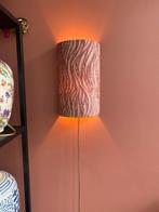 Roze wandlamp met goudkleurig snoer 25x15cm, Ophalen of Verzenden, Nieuw, Stof