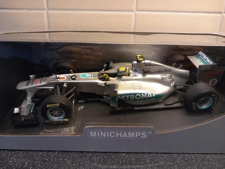 Mercedes F1 2011 Nico Rosberg 1/18 Minichamps, Hobby en Vrije tijd, Modelauto's | 1:18, Zo goed als nieuw, Auto, MiniChamps, Ophalen of Verzenden