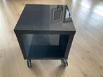 Bijzet tafeltje op wielen, Huis en Inrichting, Tafels | Bijzettafels, Minder dan 55 cm, Vierkant, Zo goed als nieuw, Modern