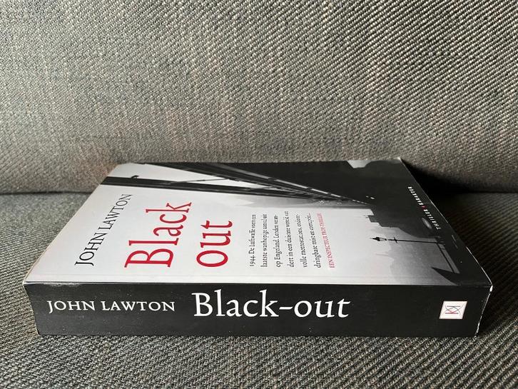 John Lawton - Black out., Boeken, Thrillers, Zo goed als nieuw, Ophalen of Verzenden