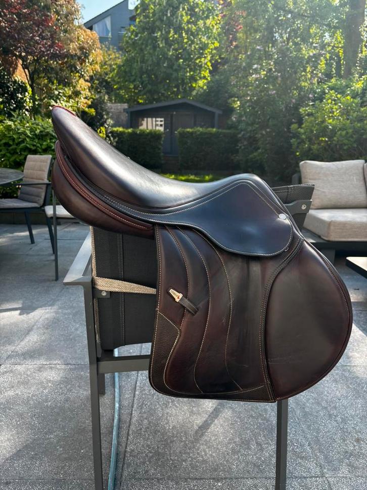 Equipe springzadel 17,5inch medium, Dieren en Toebehoren, Paarden en Pony's | Zadels, Zo goed als nieuw, Springen, Ophalen of Verzenden