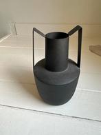 Bloomingville Zwarte Vaas - Staal, Huis en Inrichting, Woonaccessoires | Vazen, Ophalen, Overige materialen, Zwart, Zo goed als nieuw
