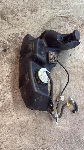 Vespa sprint 4v iget benzine tank beschikbaar voor biedingen
