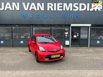 Toyota Aygo 1.0 VVT-i Dynamic Orange BJ 2014 NAVIGATIE AIRCO beschikbaar voor biedingen