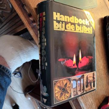 Handboek bij de Bijbel / NIEUWE HERZIENE EDITIE/Voorhoeve beschikbaar voor biedingen