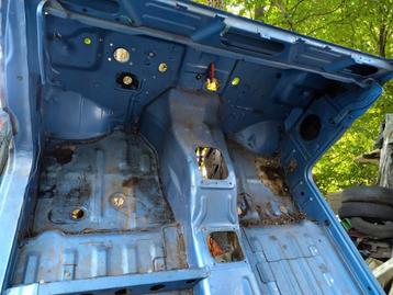 Bijna complete carrosserie/ body van Suzuki SJ413  beschikbaar voor biedingen
