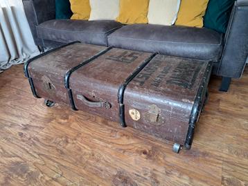 Vintage industriële salontafel kist beschikbaar voor biedingen
