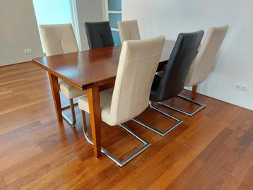 Huisinrichting eettafel, stoelen, salontafel, spiegel beschikbaar voor biedingen