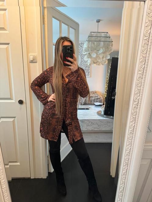 Slangenprint jurkje Pretty Little Thing 36 38 S M NIEUW!, Kleding | Dames, Jurken, Zo goed als nieuw, Maat 36 (S), Bruin, Ophalen of Verzenden