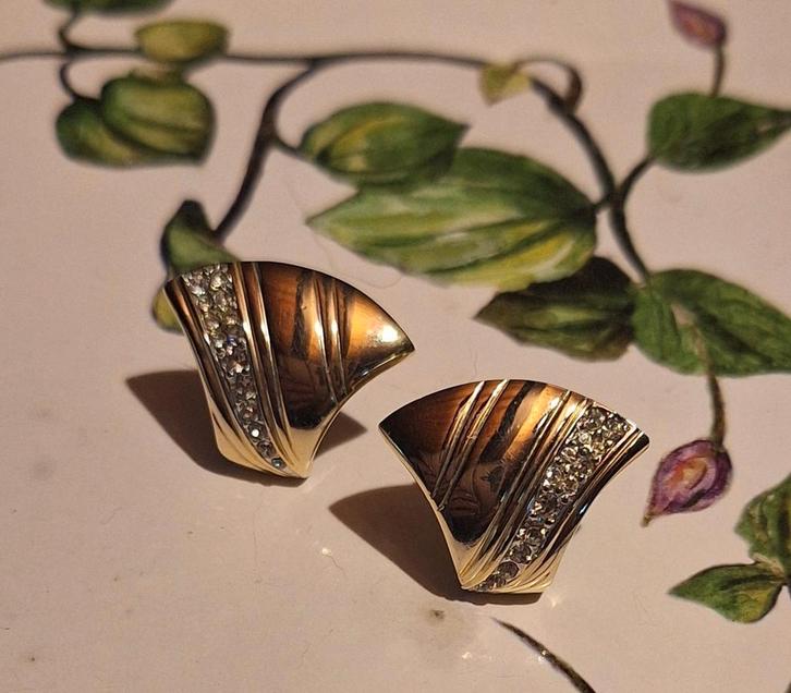 Zeer mooie goudkleurige oorbellenmet mooie strass, Sieraden, Tassen en Uiterlijk, Oorbellen, Zo goed als nieuw, Overige materialen
