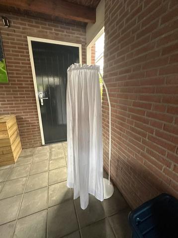 Lief wit hemeltje beschikbaar voor biedingen