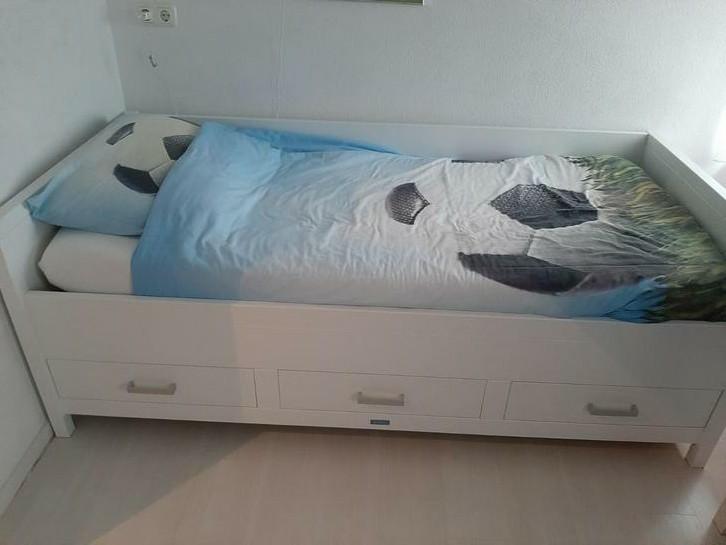 Wit bed, Bopita, 90 x 200 cm, Kinderen en Baby's, Kinderkamer | Bedden, Lattenbodem, 85 tot 100 cm, Ophalen of Verzenden, Zo goed als nieuw