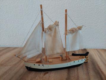 Vintage Zeilboot beschikbaar voor biedingen