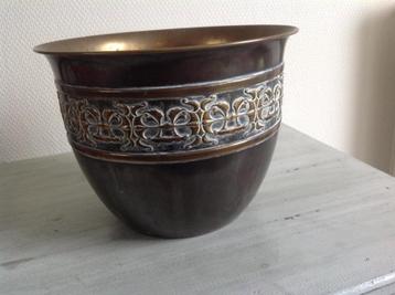 Koperen Bloempot met Sierlijk Patroon beschikbaar voor biedingen
