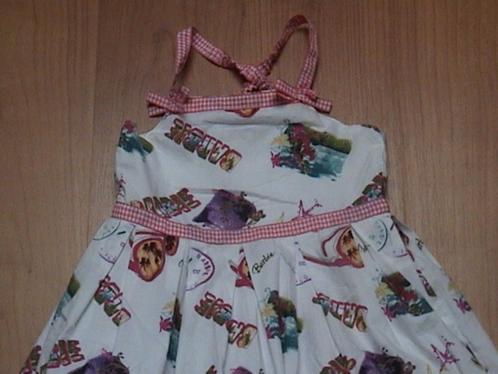 Barbie mooie witte jurk ZGAN met vlinders, bloemen, BARBIE, Kinderen en Baby's, Kinderkleding | Maat 104, Zo goed als nieuw, Meisje