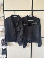 Zwarte satin look pyjama set met 2 blouses en short XS/S, Kleding | Dames, Pyjama's, Ophalen of Verzenden, Zo goed als nieuw, Maat 34 (XS) of kleiner