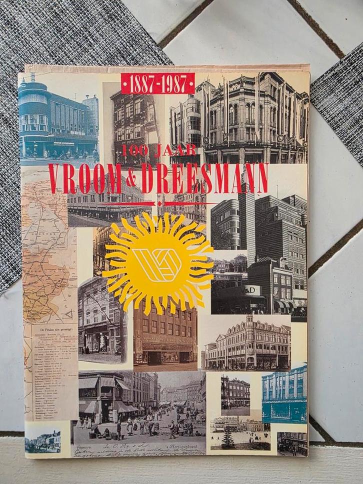 V&D Vroom en Dreesman 100 jaar  1897-1987, Verzamelen, Overige Verzamelen, Zo goed als nieuw, Ophalen of Verzenden
