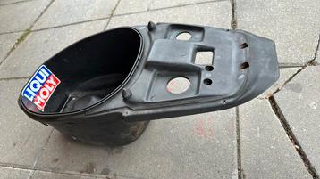 Helmvak buddyseat aprilia sr 1996 beschikbaar voor biedingen