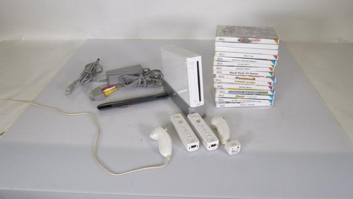 Nintendo Wii Console Set met 12 Games, 2 Controllers, Spelcomputers en Games, Spelcomputers | Nintendo Wii, Refurbished, Met 2 controllers