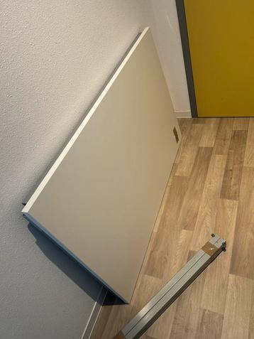 Study tabel IKEA 120/80 cm beschikbaar voor biedingen