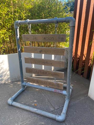 Stoer stoepbord, uithangbord, reclamebord beschikbaar voor biedingen