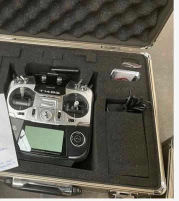 Futaba T14SG beschikbaar voor biedingen