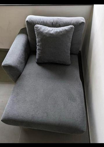 Lounge bank beschikbaar voor biedingen