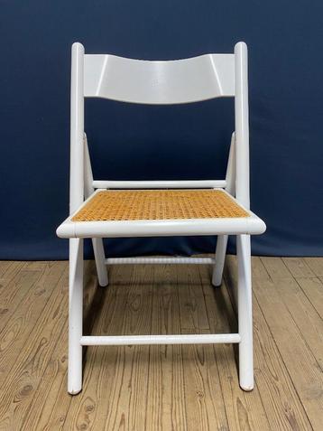 Vintage houten klapstoel wit met webbing zitting beschikbaar voor biedingen