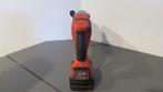 Milwaukee M18 BLHACD26 Combi Boorhamer + 5 Ah accu + M12 lad, Boormachine, 600 watt of meer, Ophalen of Verzenden, Variabele snelheid