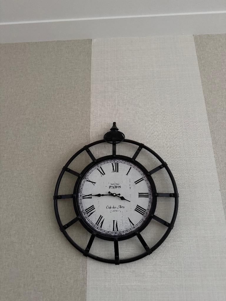 Wandklok met oudmetale look, Ophalen of Verzenden, Zo goed als nieuw, Analoog, Wandklok