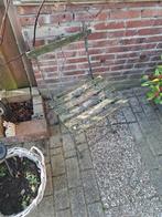 Oud gietijzeren stoeltje met hout voor plantje, Ophalen of Verzenden, Gebruikt, Hout