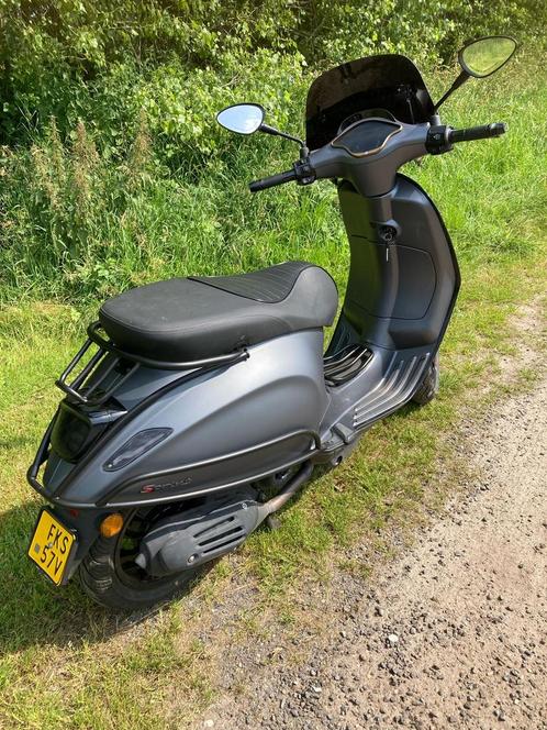 Vespa sprint iget 2022, Fietsen en Brommers, Scooters | Vespa, Zo goed als nieuw, Ophalen