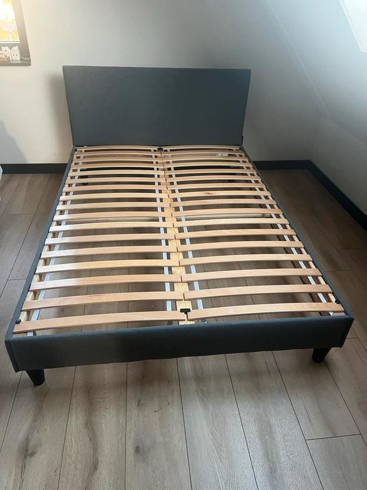 IKEA bedframe 140x200 met lattenbodem, Huis en Inrichting, Slaapkamer | Bedden, Zo goed als nieuw, Twijfelaar, 140 cm, 200 cm