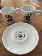 Happy people of Holland / France kopjes met schotel, Huis en Inrichting, Keuken | Servies, Ophalen of Verzenden, Zo goed als nieuw