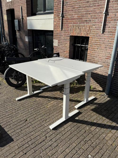 Markant bureaus 2 stuks wit elektrisch zit sta matrix pro, Huis en Inrichting, Bureaus, Zo goed als nieuw, Elektrisch, Ophalen