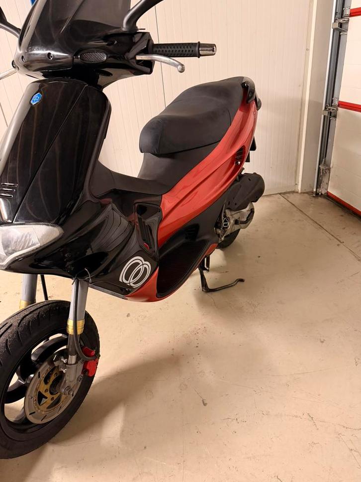 Gilera runner 180 A1, Fietsen en Brommers, Scooters | Piaggio, Zo goed als nieuw, Zip, Benzine, Ophalen of Verzenden