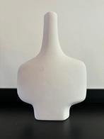 Organische vaas wit/lichtgrijs, Minder dan 50 cm, Ophalen of Verzenden, Wit, Zo goed als nieuw