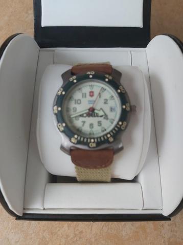 Nieuw Swiss Army horloge in de originele verpakking & doos beschikbaar voor biedingen