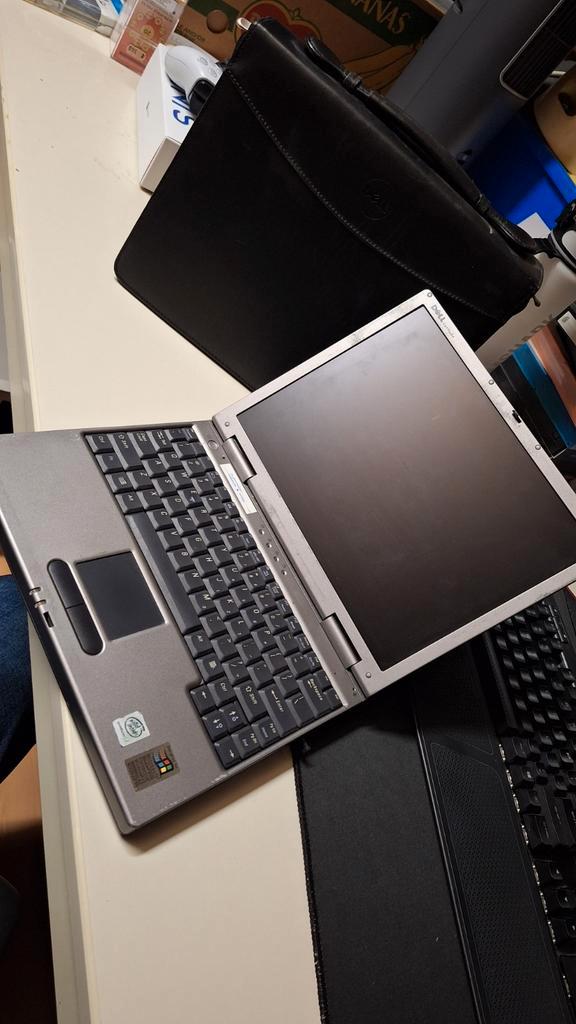 Dell latitude L400 PP01S Laptop + Tas - Zonder Toebehoren, Verzamelen, Elektronische Apparatuur, Ophalen of Verzenden