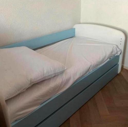 Licht blauw kinderbed aangeboden incl lattenbodem, Kinderen en Baby's, Kinderkamer | Bedden, Zo goed als nieuw, 180 cm of meer