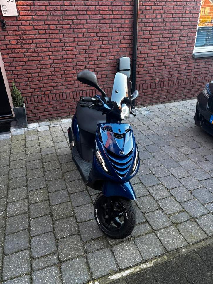 Zip 50cc 4t (ruilen), Fietsen en Brommers, Scooters | Piaggio, Zo goed als nieuw, Zip, Benzine, Ophalen