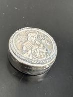 Oud religie verzilverd pillendoosje 3 cm, Ophalen of Verzenden, Gebruikt